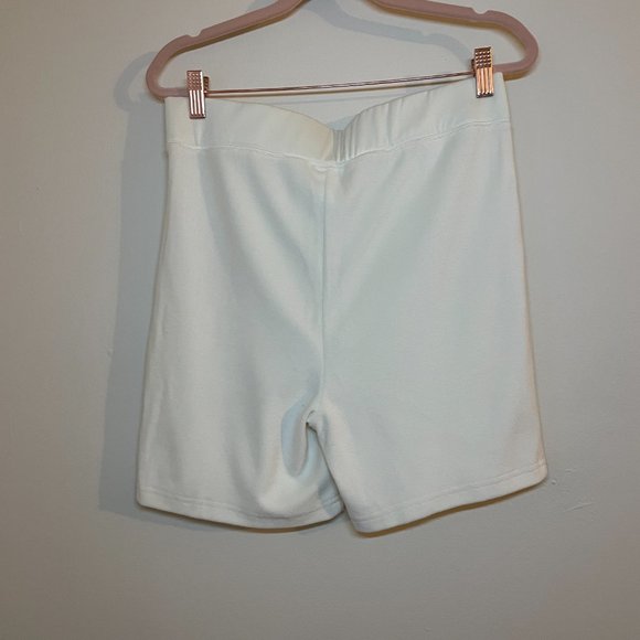 🔥 Fabletics | Cream-Colored Soft Terry Veda High-Waisted Biker Shorts Large NWT - Picture 8 of 8